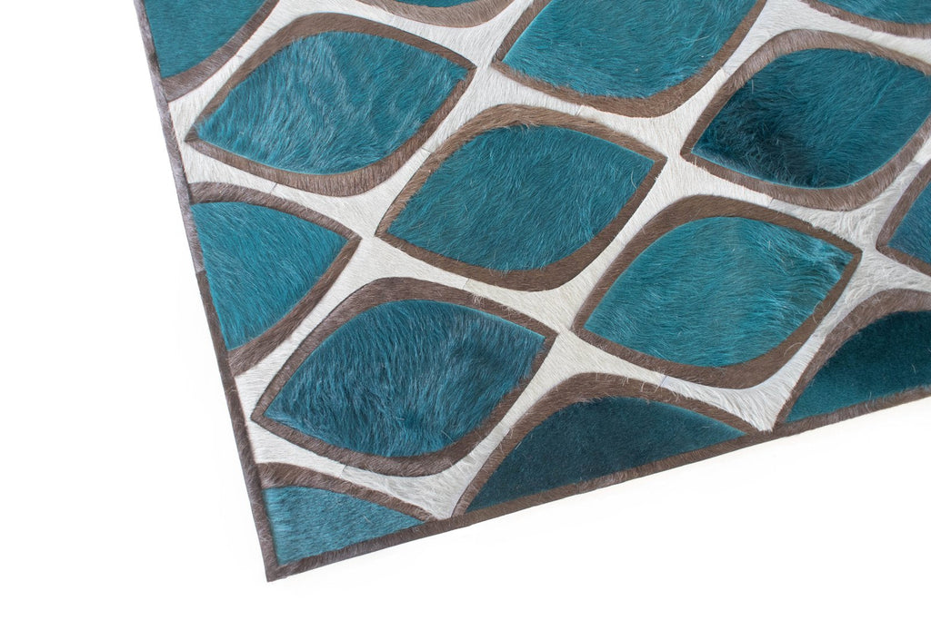 Flaunt / Hide Rug / 15336