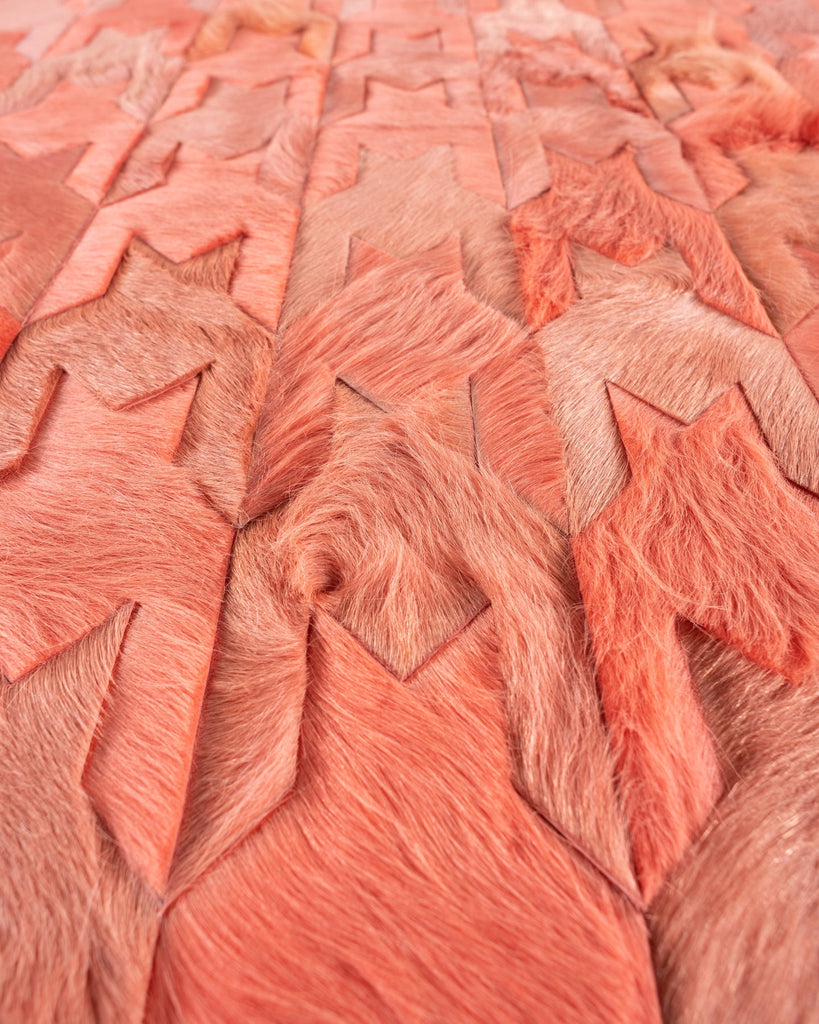 Black Dog / Hide Rug / 19385