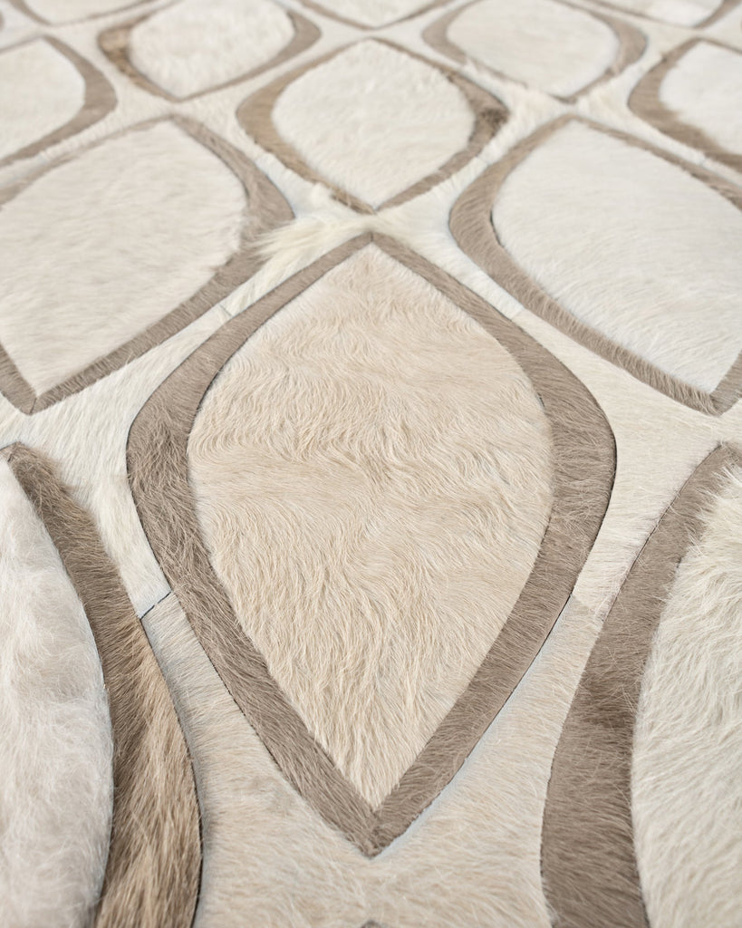 Flaunt / Hide Rug / 18163