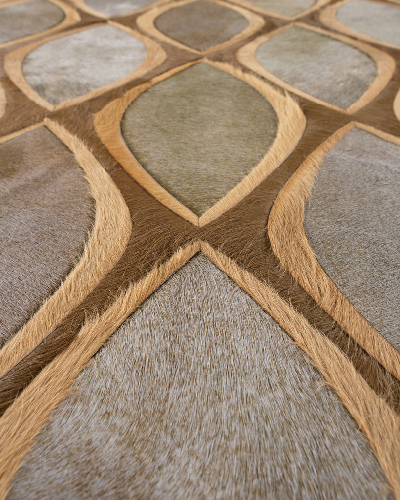 Flaunt / Hide Rug / 19312