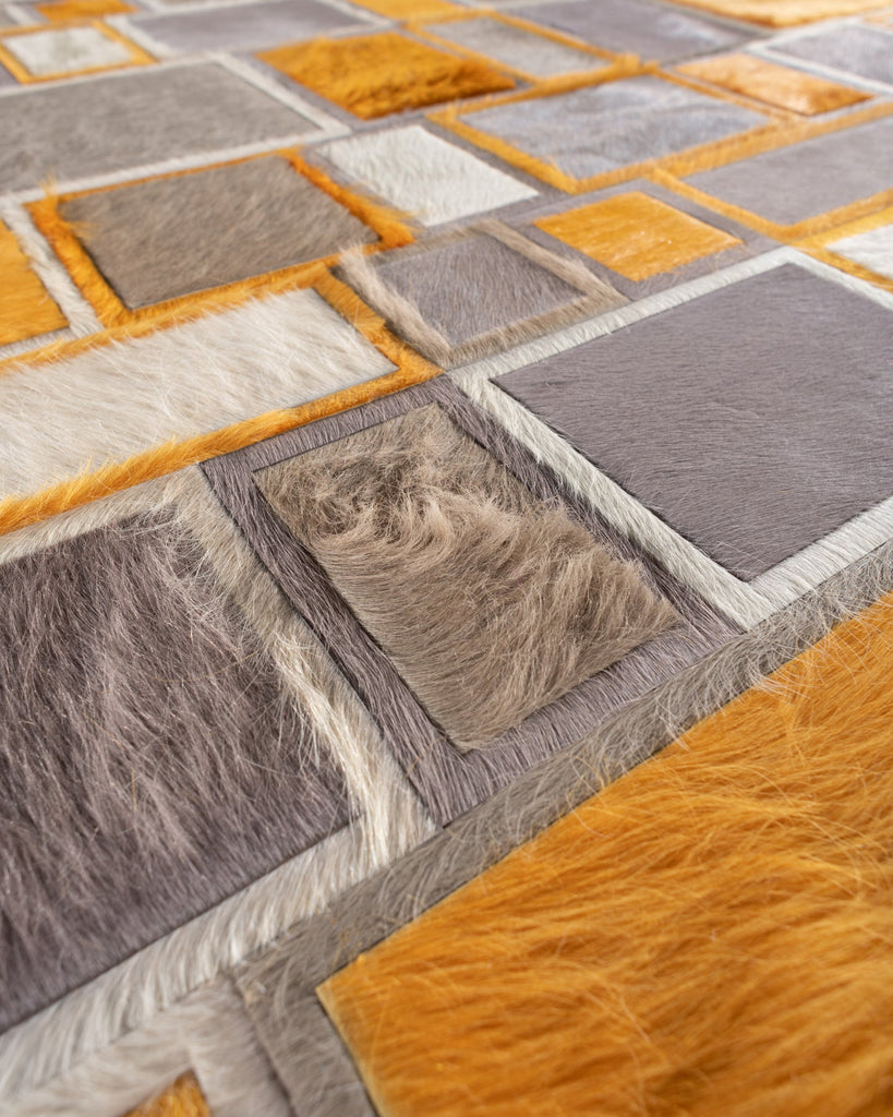 Confusion / Hide Rug / 19065