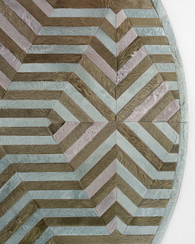 Rebel / Hide Rug / 18836