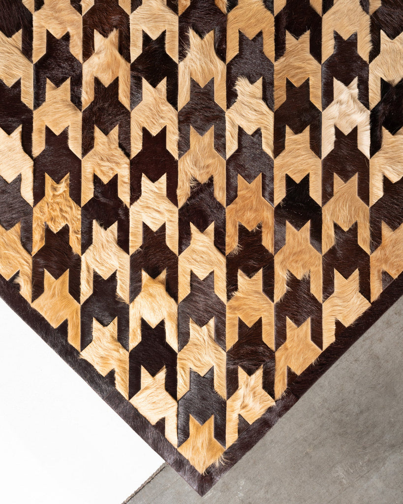 Black Dog / Hide Rug / 18625