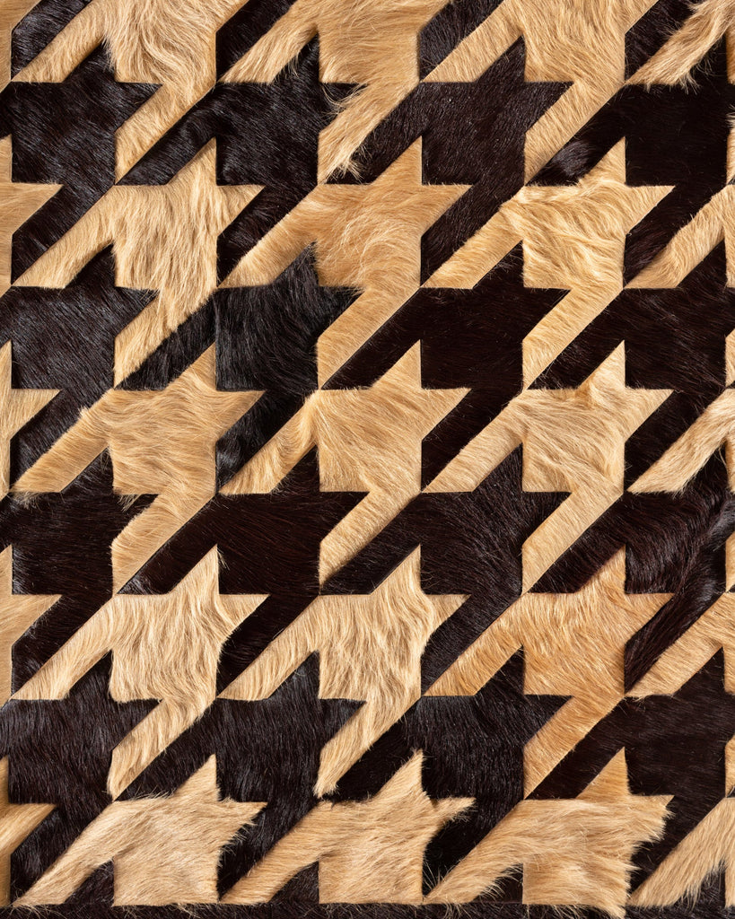 Black Dog / Hide Rug / 18625