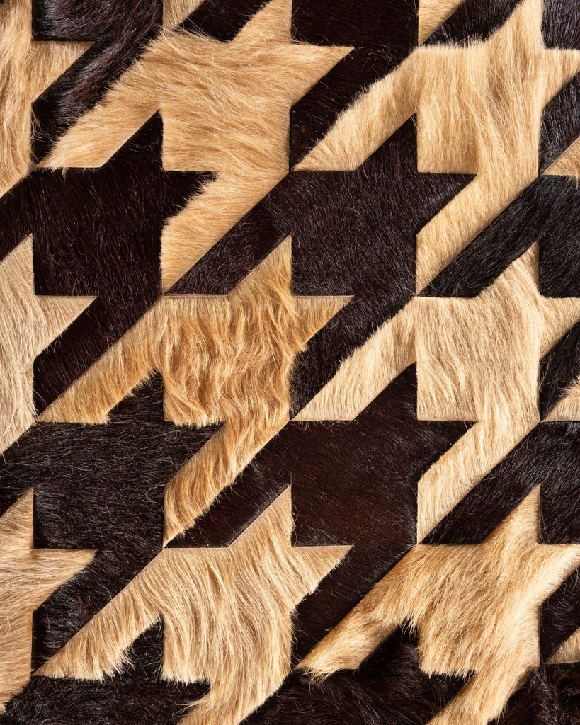 Black Dog / Hide Rug / 18625