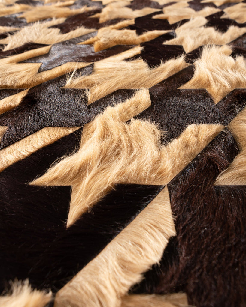 Black Dog / Hide Rug / 18625