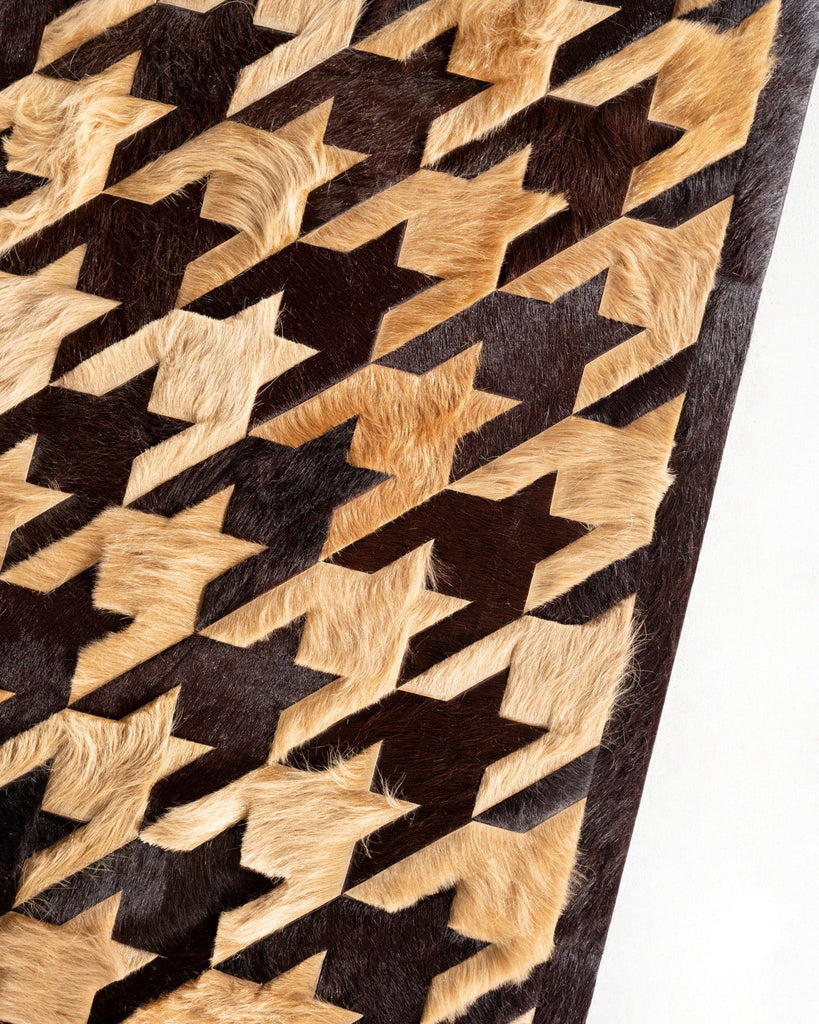 Black Dog / Hide Rug / 18625