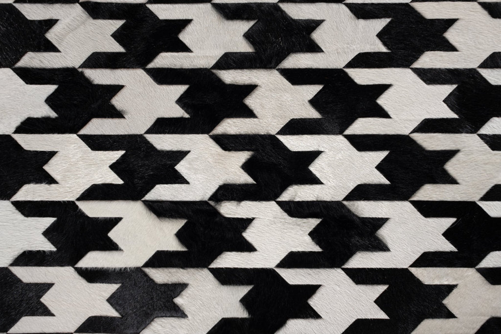 Black Dog / Hide Rug / 10938