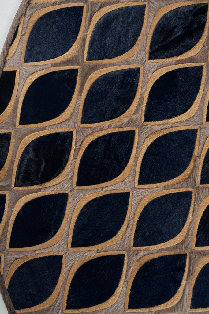 Flaunt / Hide Rug / 16377