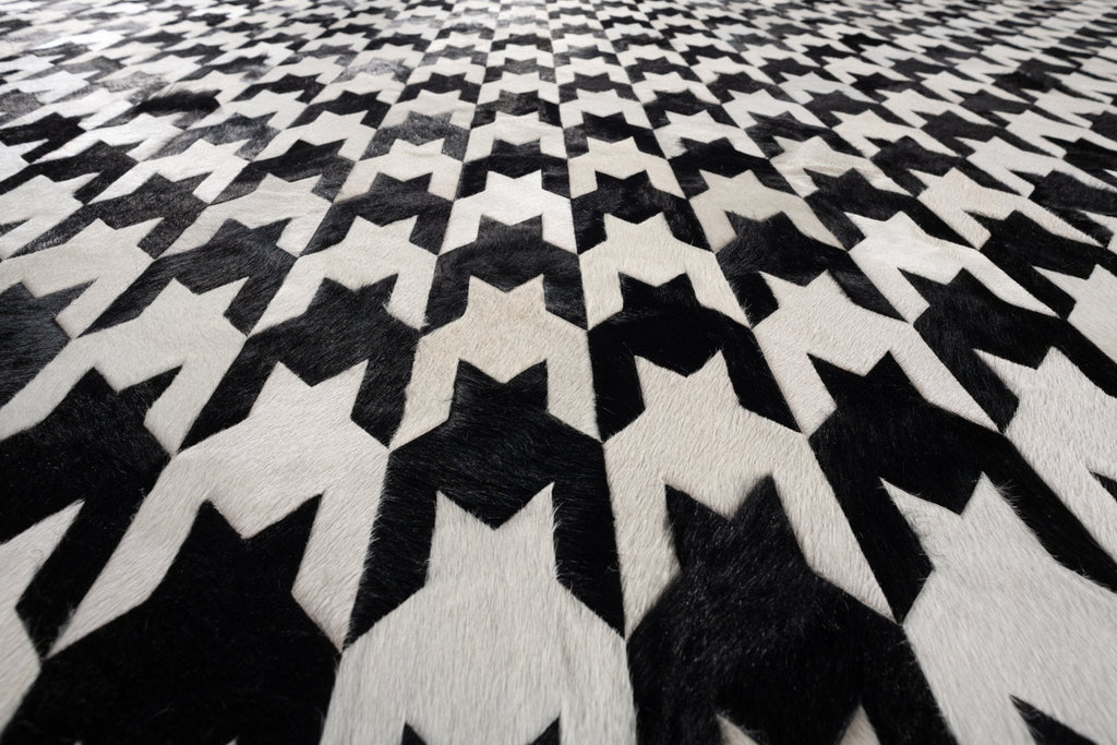 Black Dog / Hide Rug / 10938