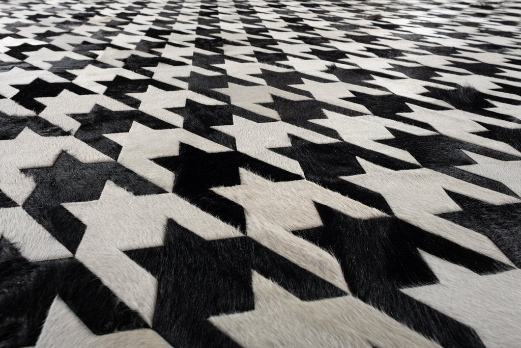 Black Dog / Hide Rug / 10938