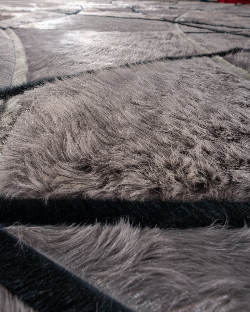 Silhouette / Hide Rug / 16803