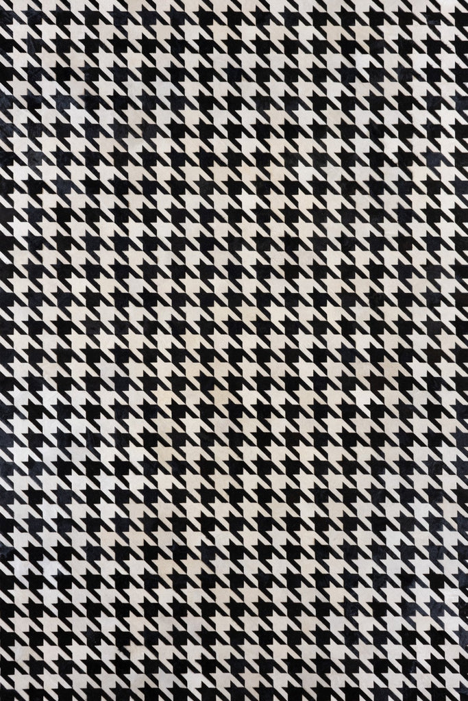 Black Dog / Hide Rug / 10938